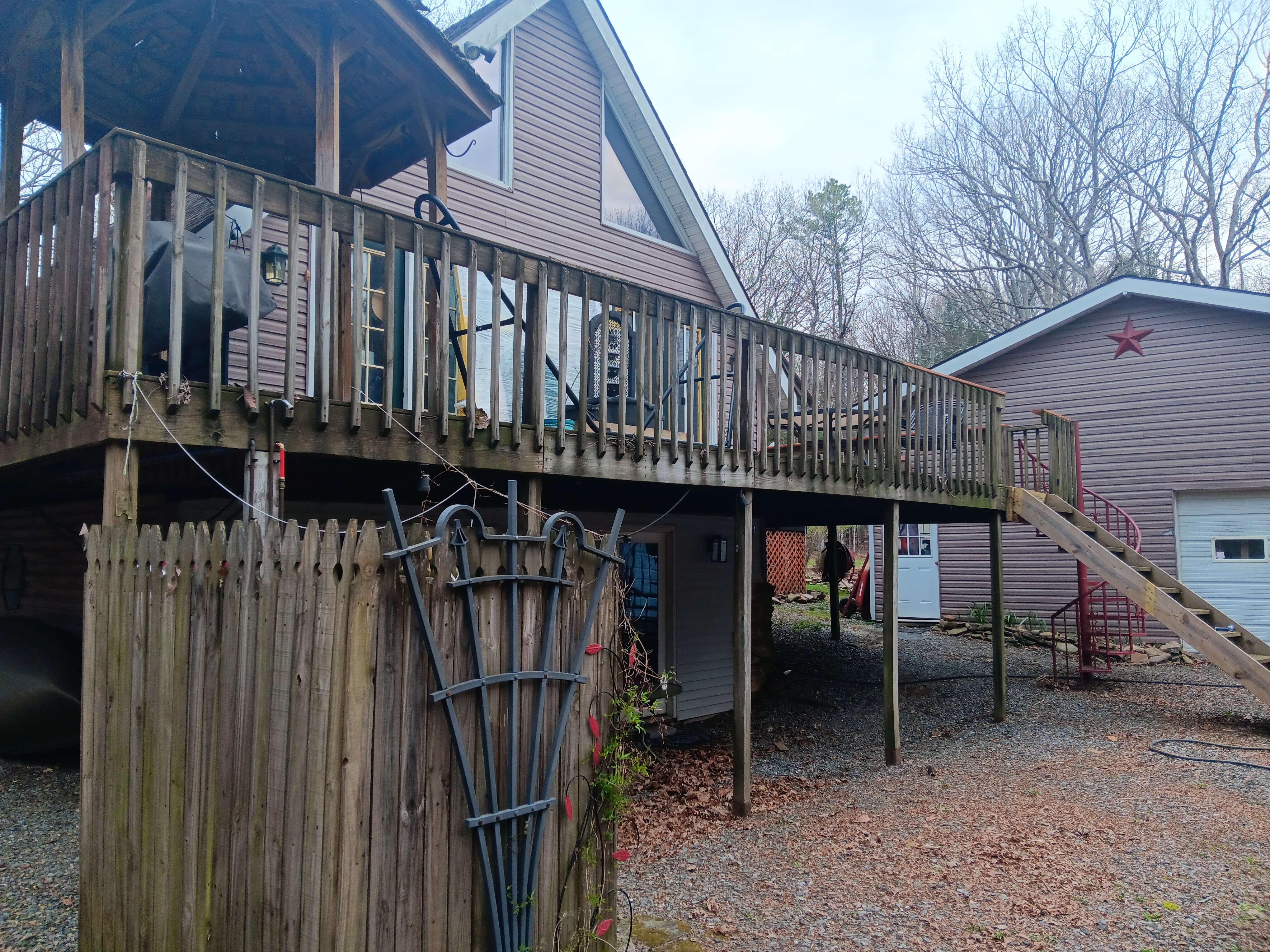 Additional railing detail